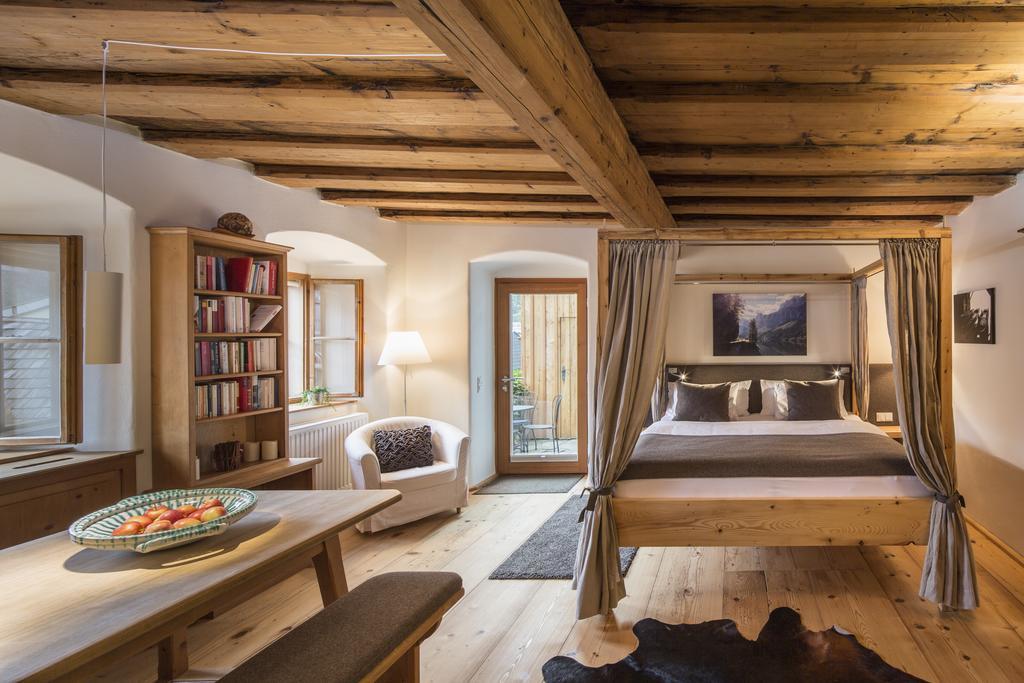 Deluxe Suite with Lake View